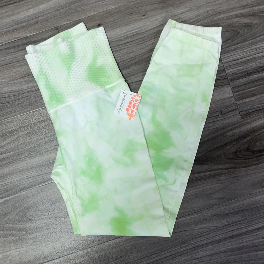 •NWT• Free People Movement Green Tye Dye Leggings